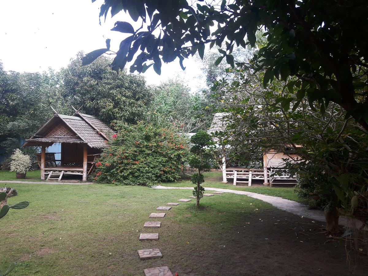 Ban Sabai Sabai Guest House Kanchanaburi Exterior foto